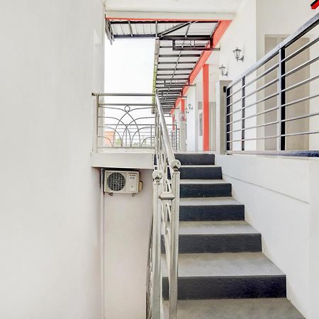 Super Oyo 3702 Homestay Bougenville Syariah Lamongan Экстерьер фото