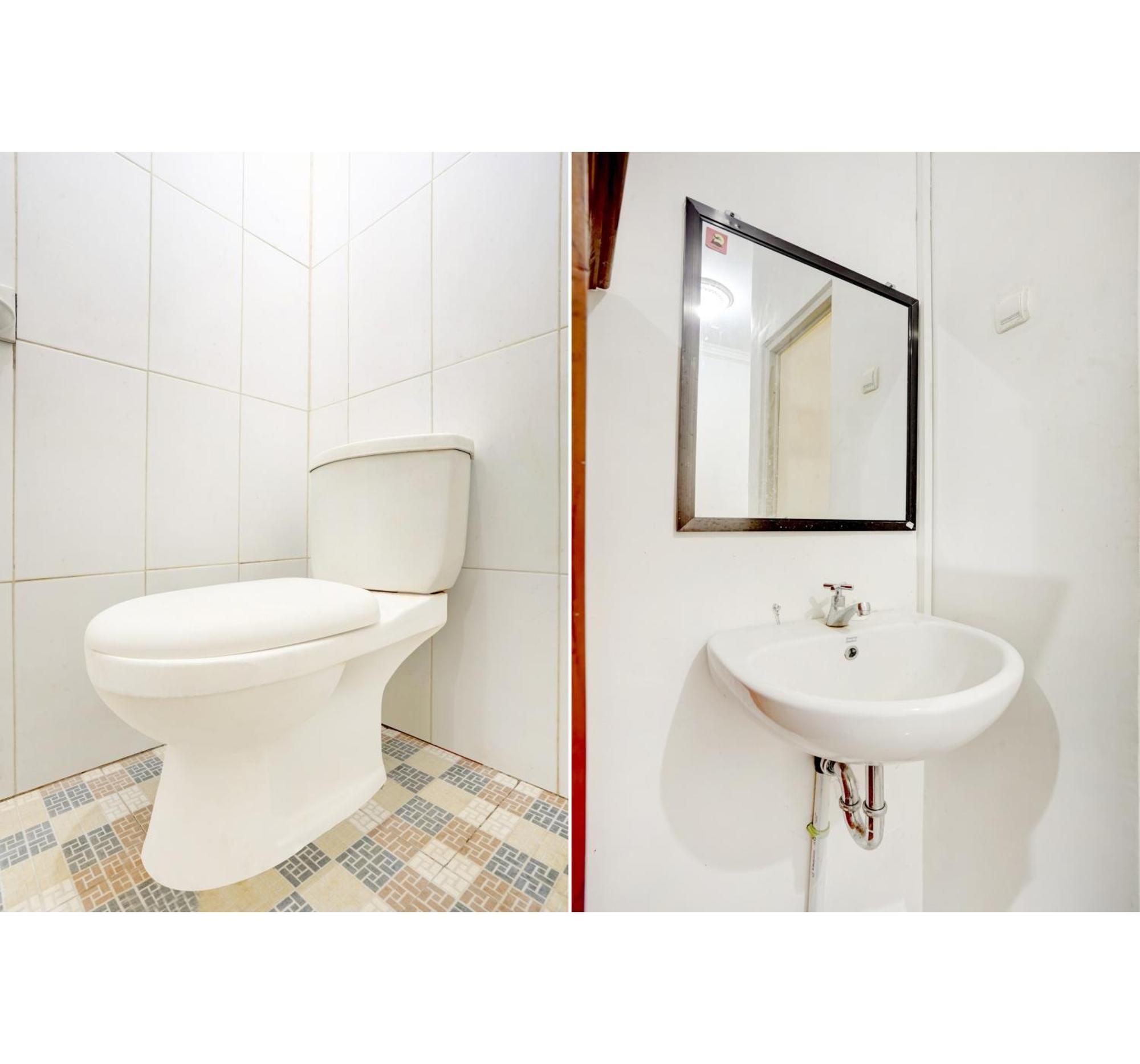Super Oyo 3702 Homestay Bougenville Syariah Lamongan Экстерьер фото